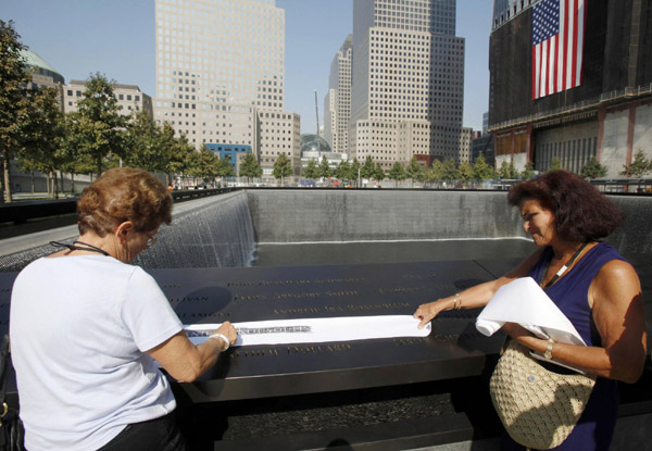 Thousands visit after 9/11 memorial opens in NY