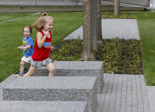 Thousands visit after 9/11 memorial opens in NY