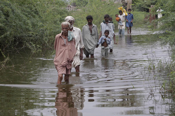 300,000 homeless due to flood in Pakistan