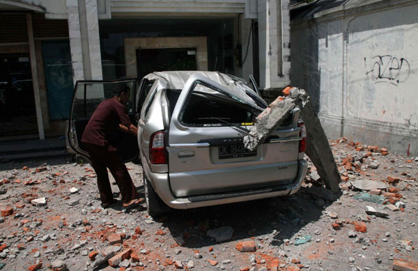 Quake shakes Indonesia's Bali