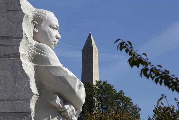 Obama dedicates King memorial in Washington