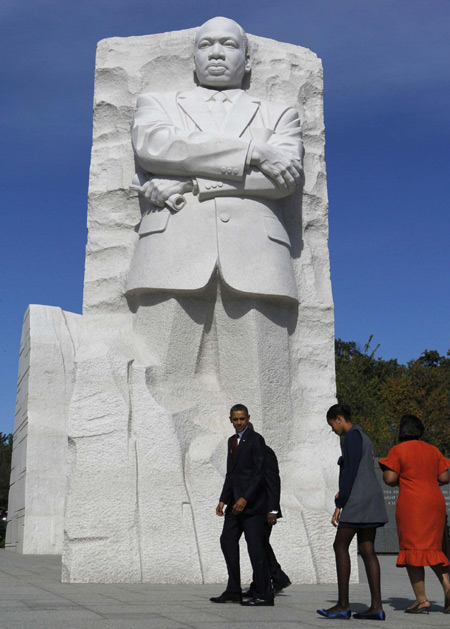 Obama dedicates King memorial in Washington