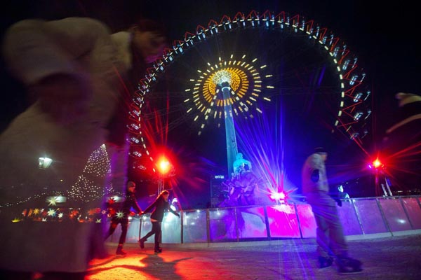 Christmas market opens in Berlin