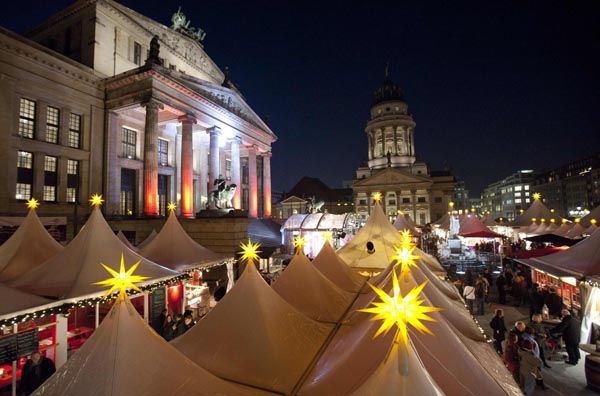 Christmas market opens in Berlin