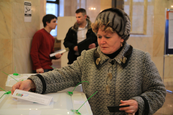 Russians vote for new president