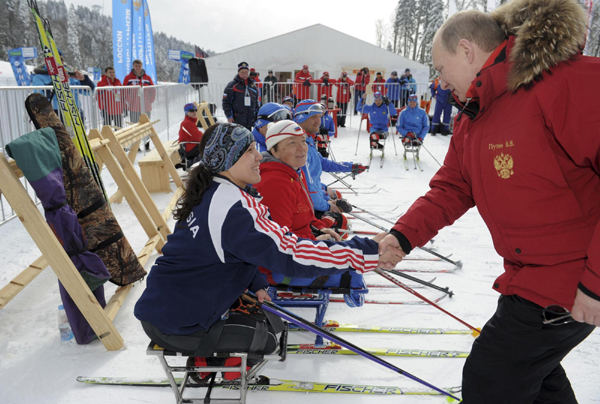 Putin shows off shooting skills