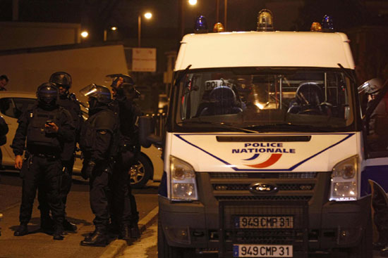 Blasts heard as French gunman siege enters 2nd day