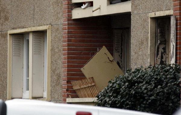 French gunman dies in hail of bullets