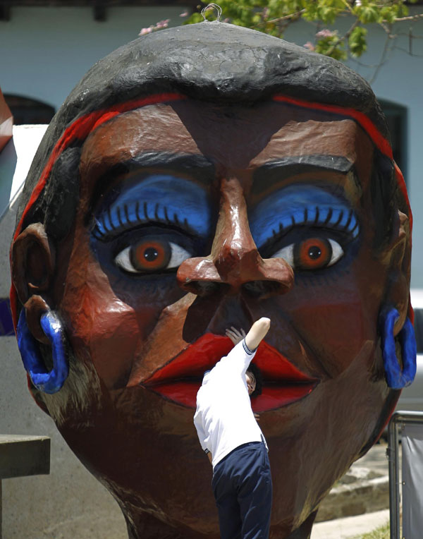 Costa Rica mask fair kicks off