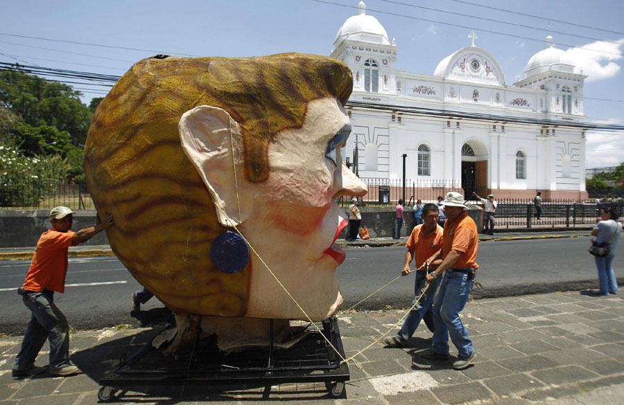 Costa Rica mask fair kicks off