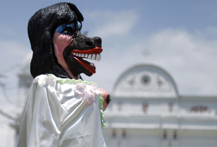 Costa Rica mask fair kicks off