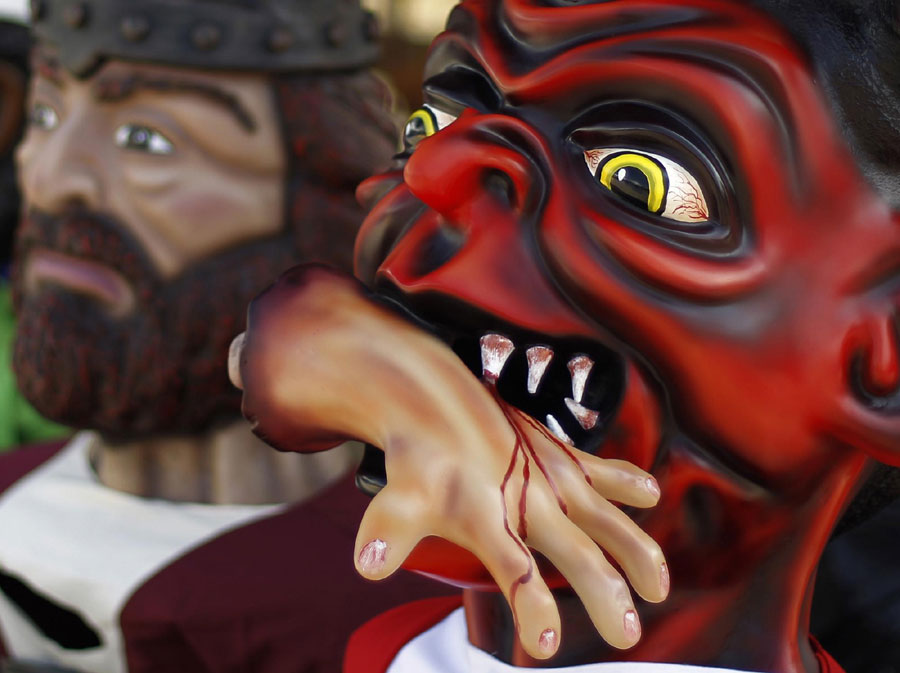 Costa Rica mask fair kicks off