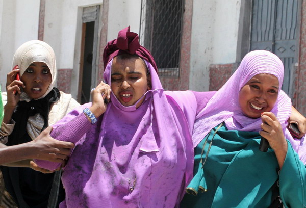 Blast hits Somali theatre, at least 6 dead