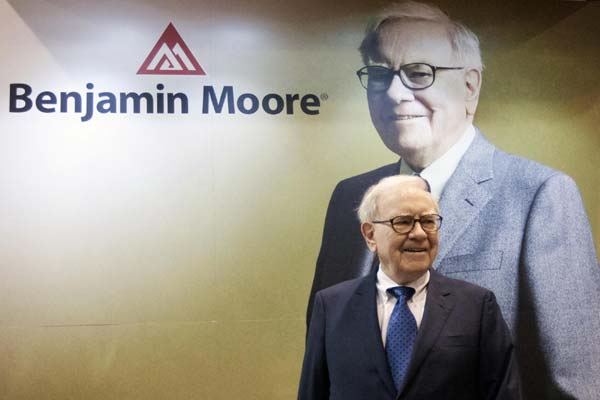 Buffett plays down health concern, mulled megadeal