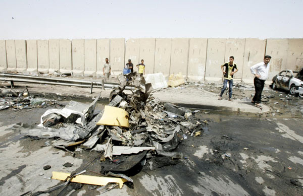 Baghdad car bomb explosions killed 32 Shiite pilgrims