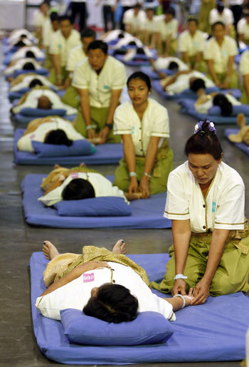 Mass massage sets new Guinness record