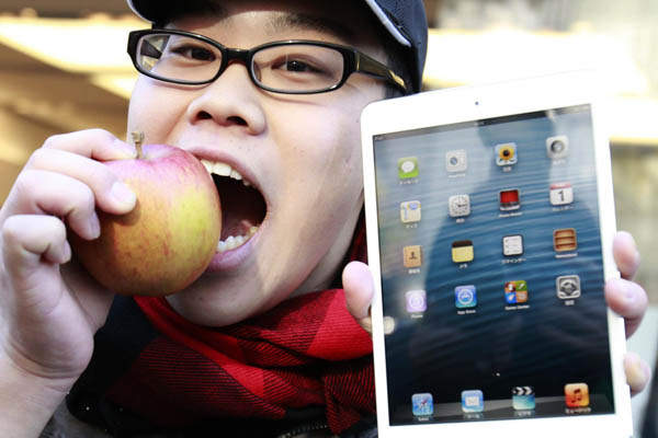 Apple sells three million iPads over weekend