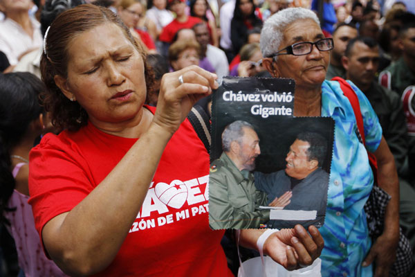 Venezuelans pray for Chavez in Caracas