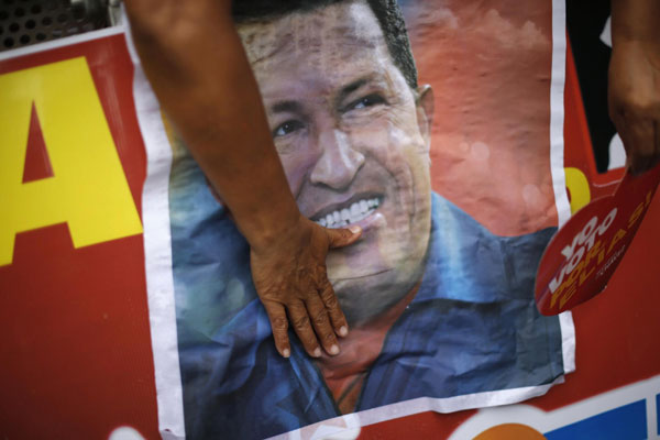 Venezuelans pray for Chavez in Caracas