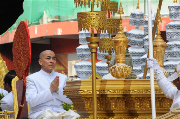 Funeral of Sihanouk ends, remains placed in palace