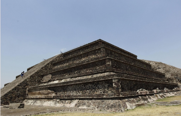 Robot discovers 3 ancient chambers at Teotihuacan