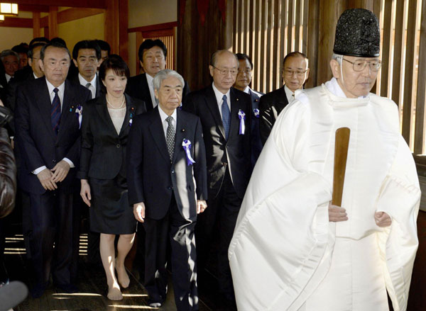 Japanese lawmakers visit Yasukuni Shrine