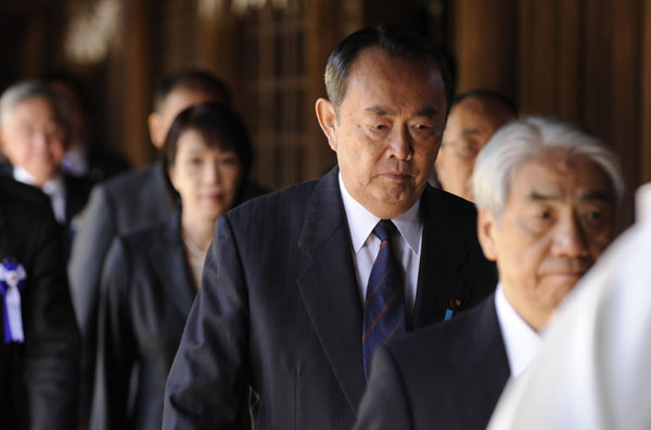 Japanese lawmakers visit Yasukuni Shrine