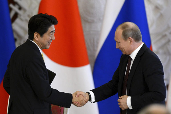 Russia, Japan try to bridge gaps on thorny issues