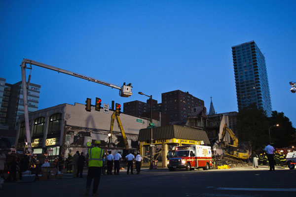 Building collapses in US Philadelphia