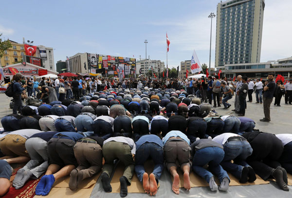 Clashes continue in Turkey