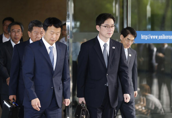 First inter-Korean govt meeting begins
