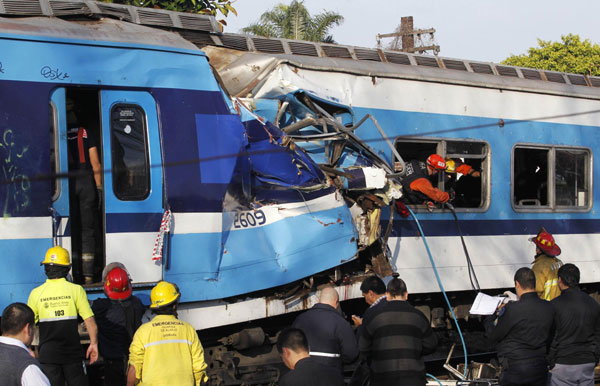 3 killed, hundreds injured in Argentina train crash