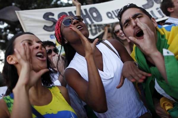 Rousseff praises Brazil protests