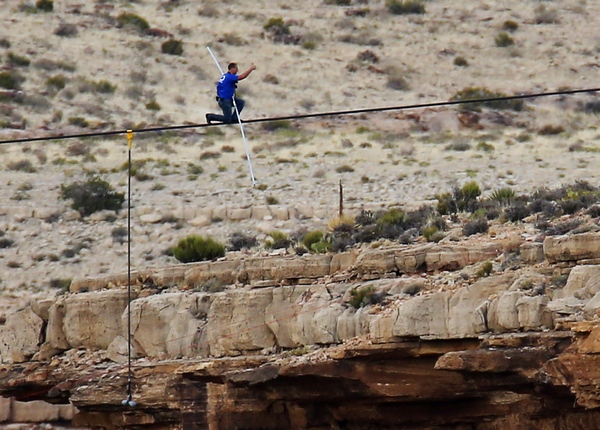 Man completes tightrope walk near Grand Canyon