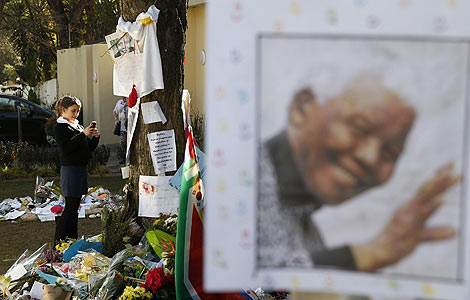 Mandela 'still critical but stable'