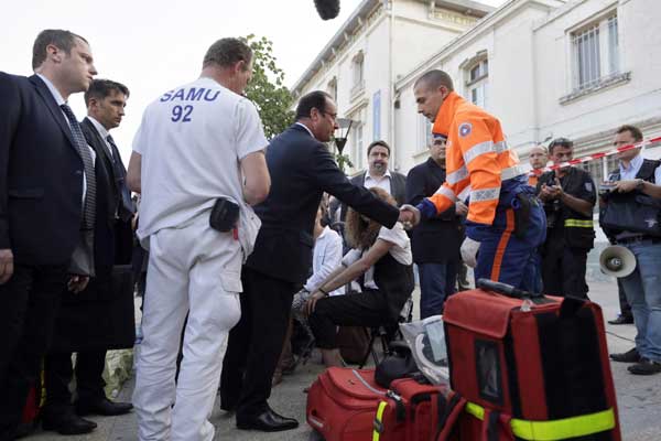 6 dead in France train crash; 9 gravely injured