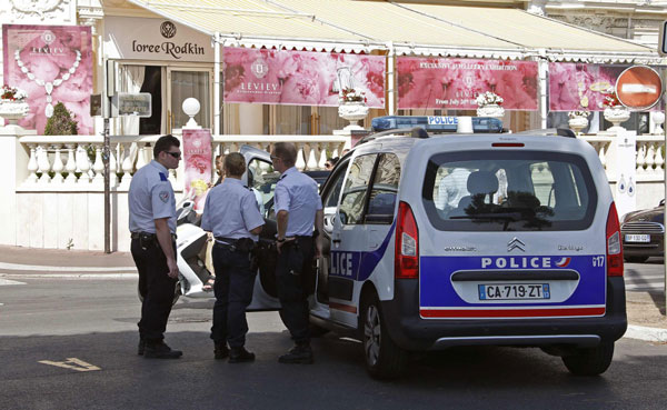 Armed robber steals jewels worth $53m in Cannes