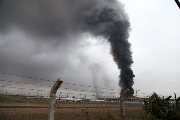 Big fire closes Nairobi airport