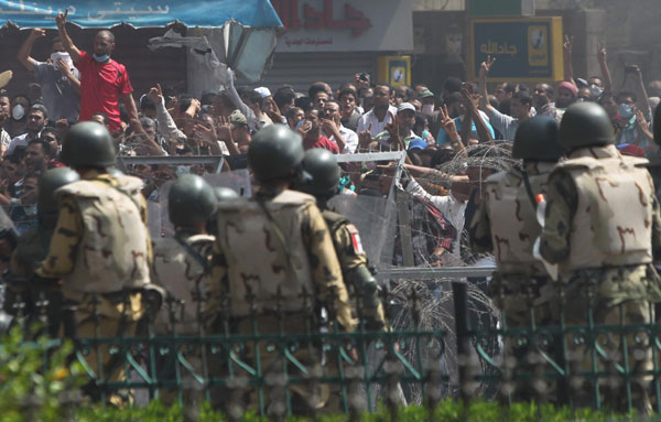 Egypt forces crush protesters