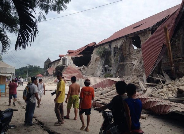 20 killed in strong Philippine quake