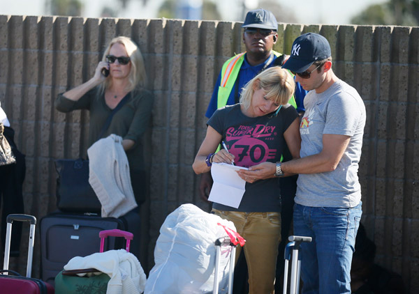 One killed, 6 hurt in Los Angeles airport shooting