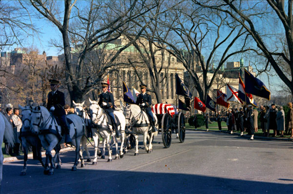 Obamas, Clintons honor Kennedy assassination