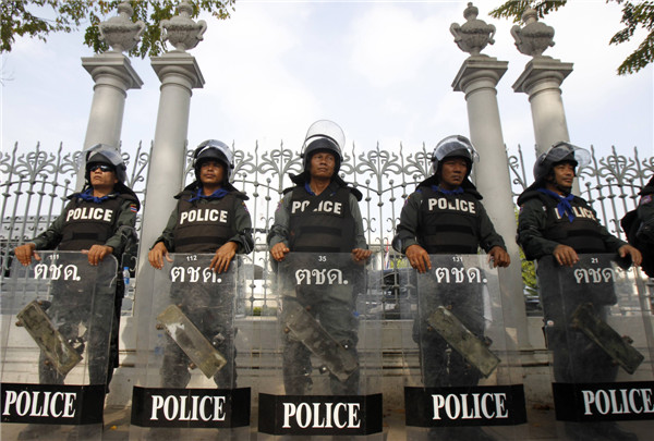 Anti-govt protestors occupy Thai foreign ministry