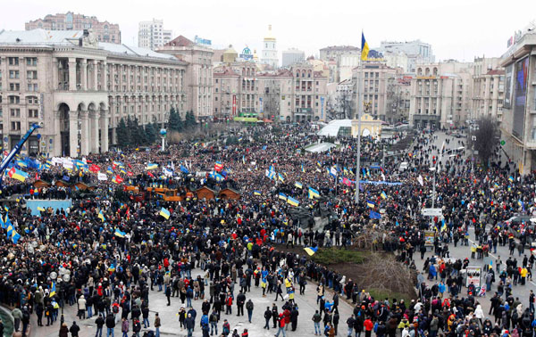 Ukraine govt warns protesters against mass disorder