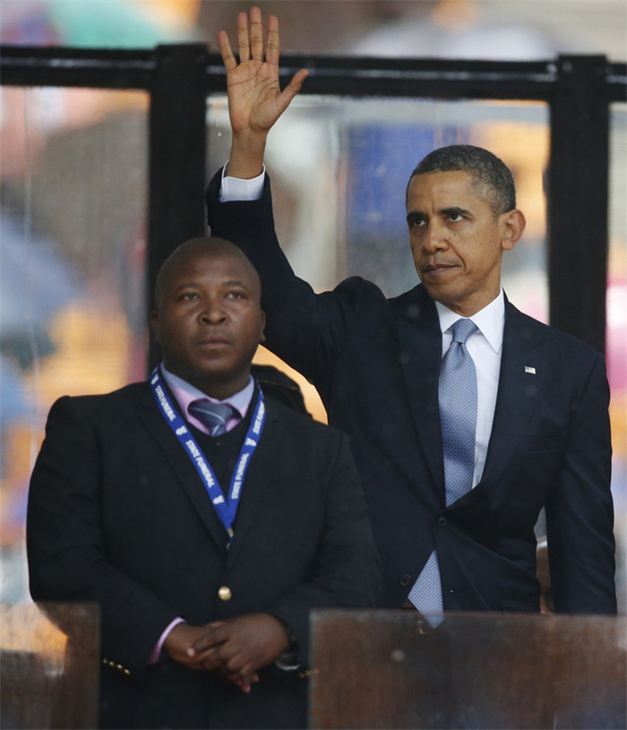 Mandela ceremony interpreter called a 'fake'