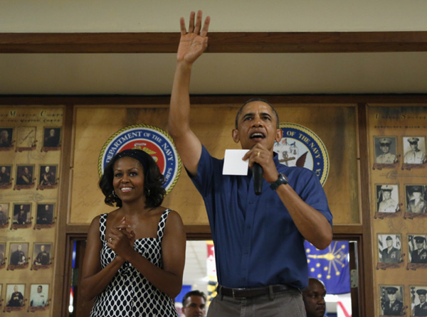 Obama thanks troops for service on Christmas visit to base