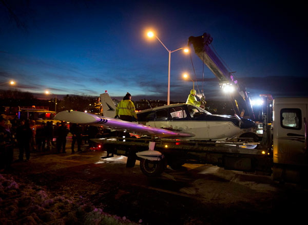 Small plane makes emergency landing on NY expressway