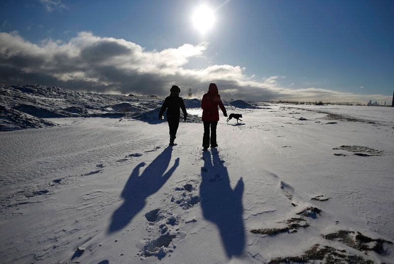 Snow storm hits US East Coast, 2,000 flights canceled