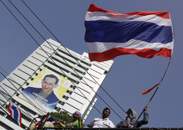 Thai imposes state of emergency in Bangkok