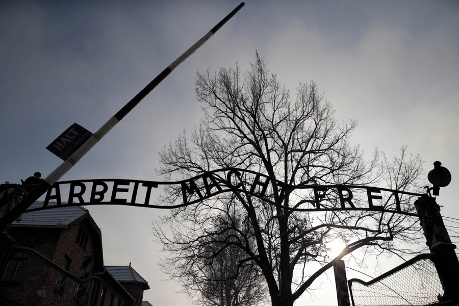 Auschwitz survivors mark Int'l Holocaust Remembrance Day